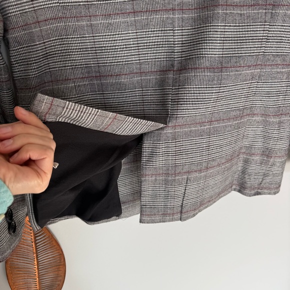 Evereve Plaid One Button Blazer - Picture 8 of 8